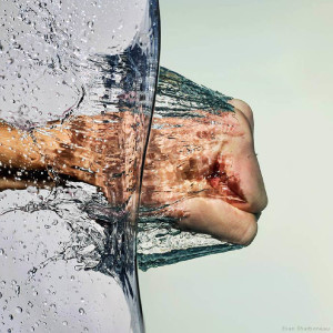 high-speed-water-splash-trick-photography-fist-punch
